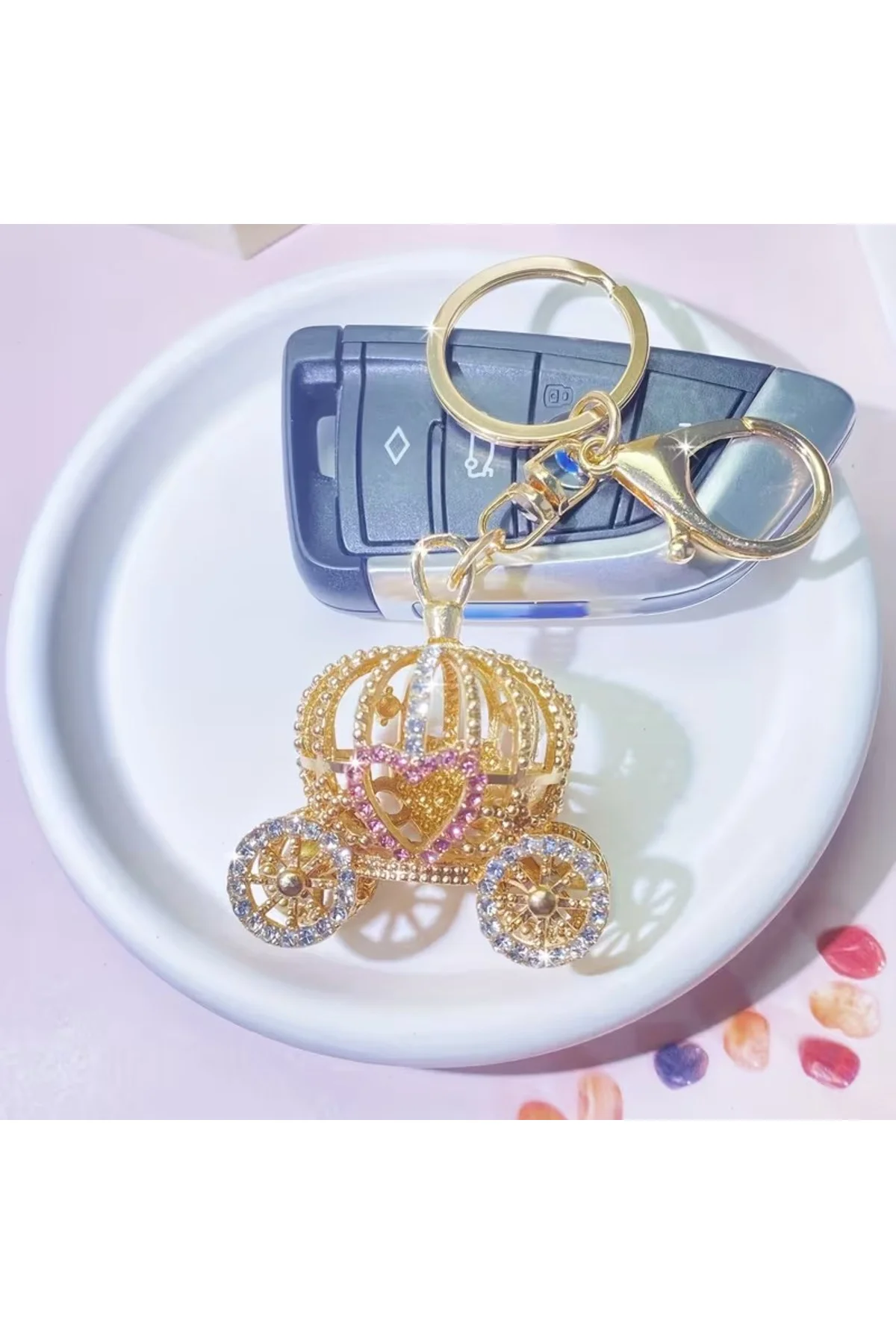 Altın Sarısı Kaplama, Pembe Taşlı Kalp Motifli, Zirkon Taşlı Prenses Arabası Charm ve Anahtarlık Altın Sarısı Kaplama, Pembe Taşlı Kalp Motifli, Zirkon Taşlı Prenses Arabası Charm ve Anahtarlık - Görsel 3