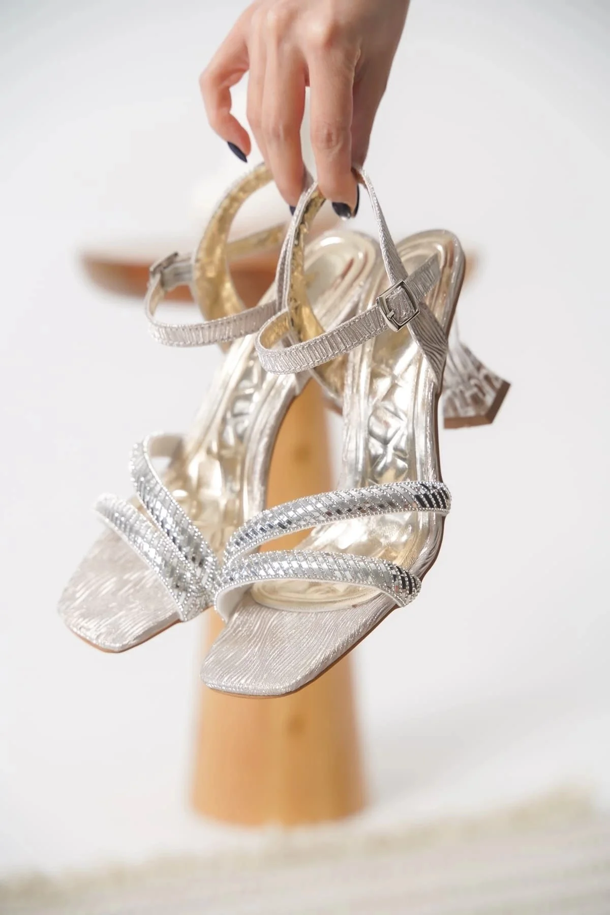 Altın Taşlı Kadın Topuklu Sandalet TR25MY05D