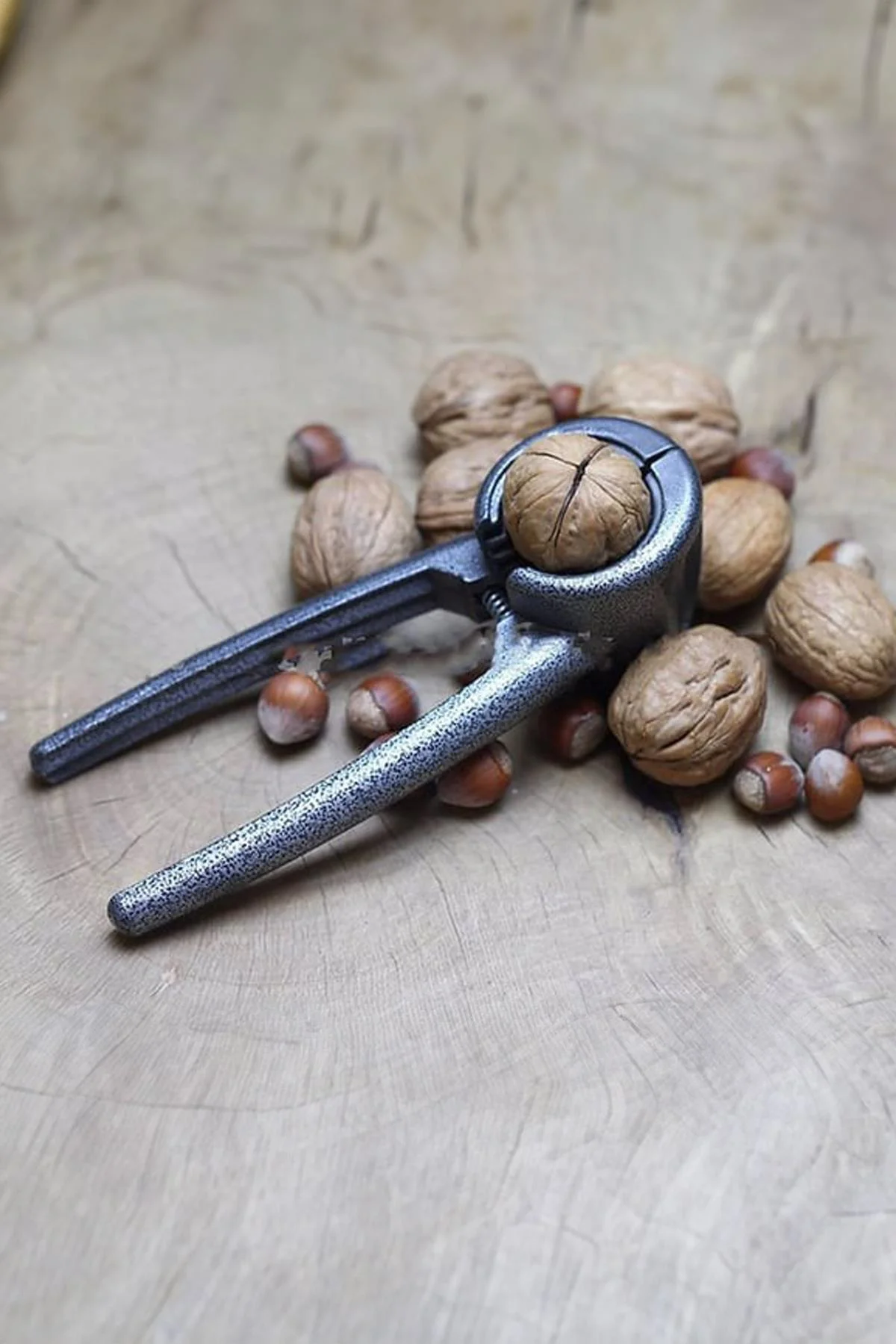 Alüminyum Döküm Ceviz Kıracağı Gri