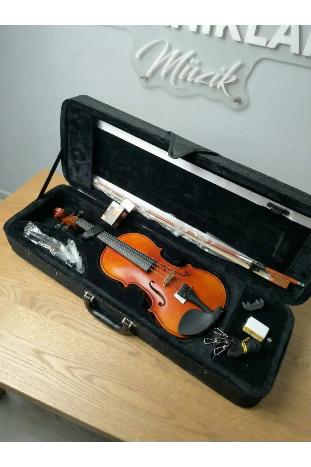 AM22407-34 3/4 Profesyonel Kare Kutu Parlak Keman AM22407-34 3/4 Profesyonel Kare Kutu Parlak Keman