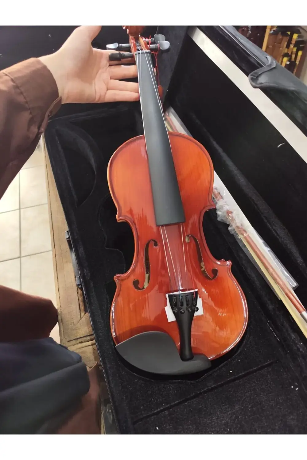 AM22407 Kare Kutu Parlak Keman Seti (Yastık, Susturucu, Akort Cih AM22407 Kare Kutu Parlak Keman Seti (Yastık, Susturucu, Akort Cih