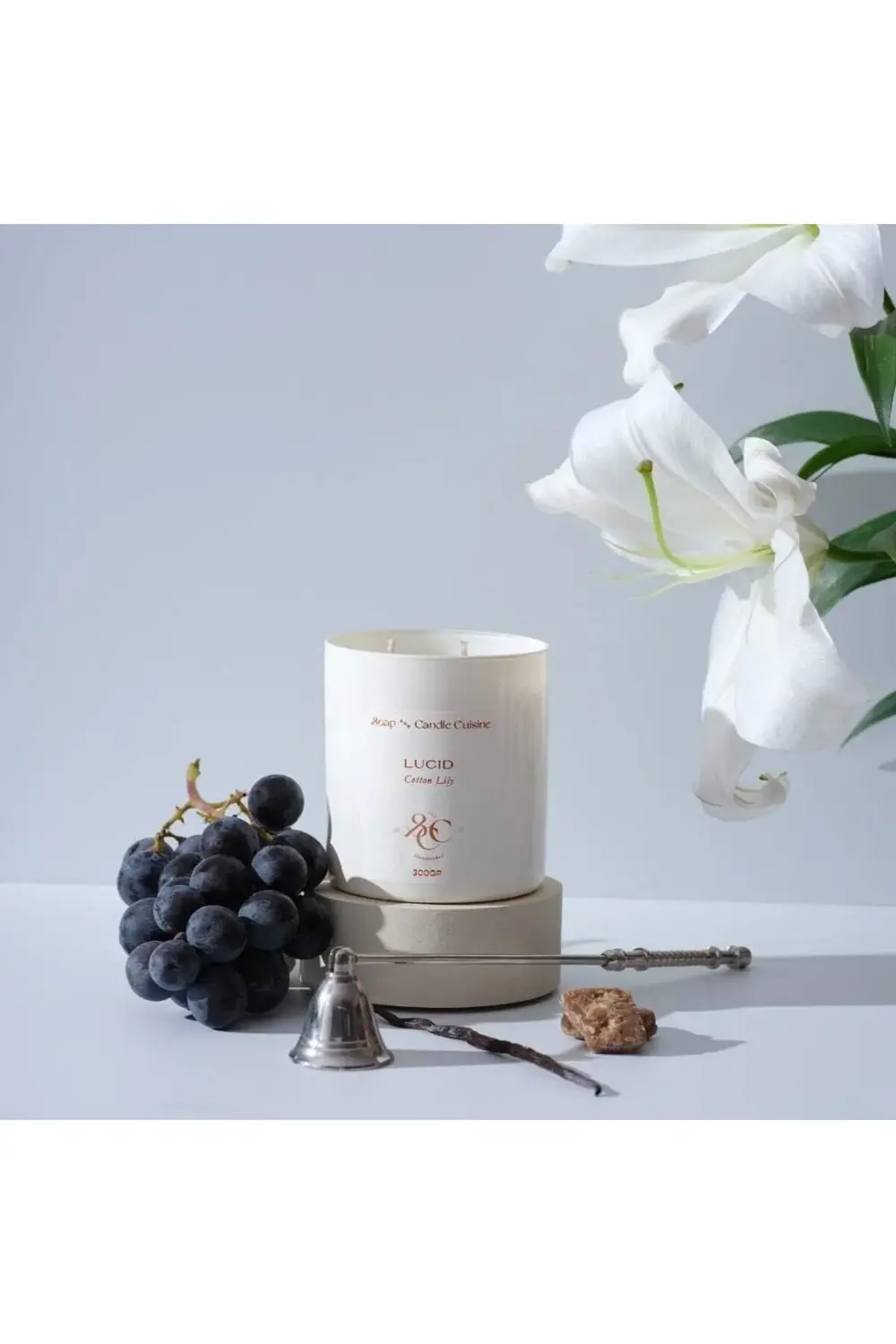 and Candle Cuisine El Yapımı Soya Mumu, Lily Kokulu Ekru Cam Mum,
