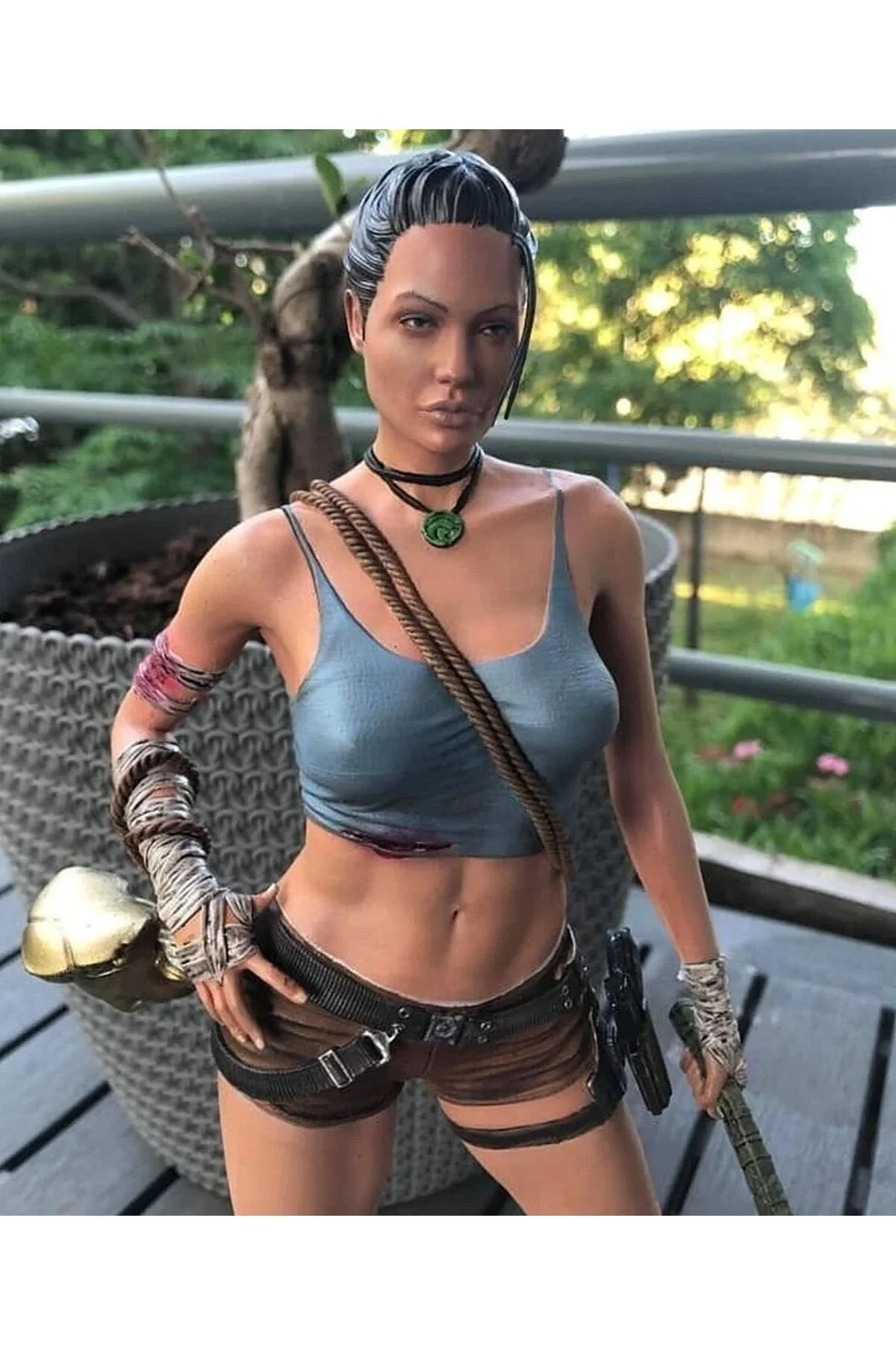 Angelia Jolie Tomb Rider Pose Boyalı Figür 25 Cm (DEV BOY)