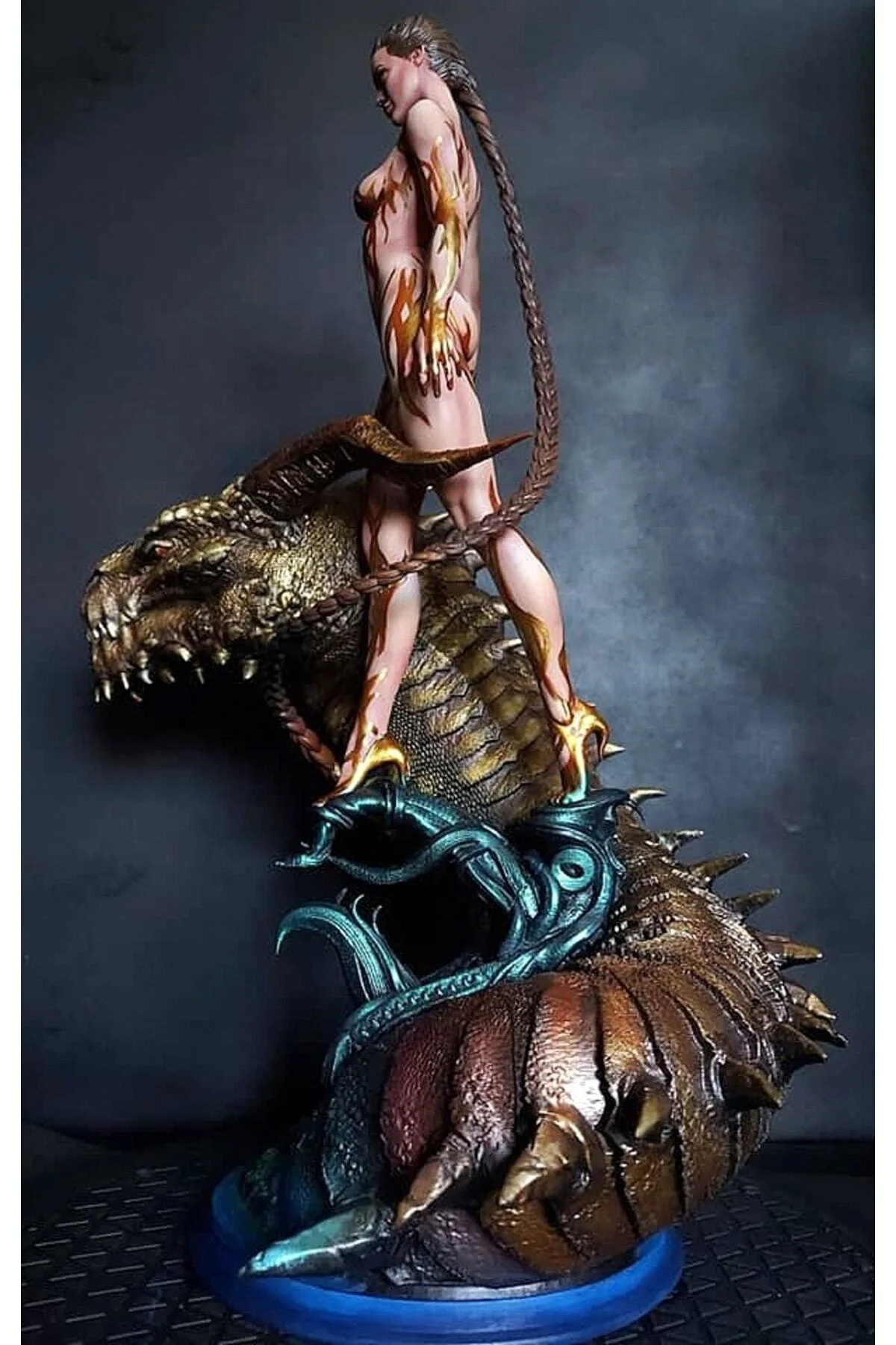 Angelina Jolie Grandel's Mother Beowulf Boyalı Figür 30 Cm (dev Boy)