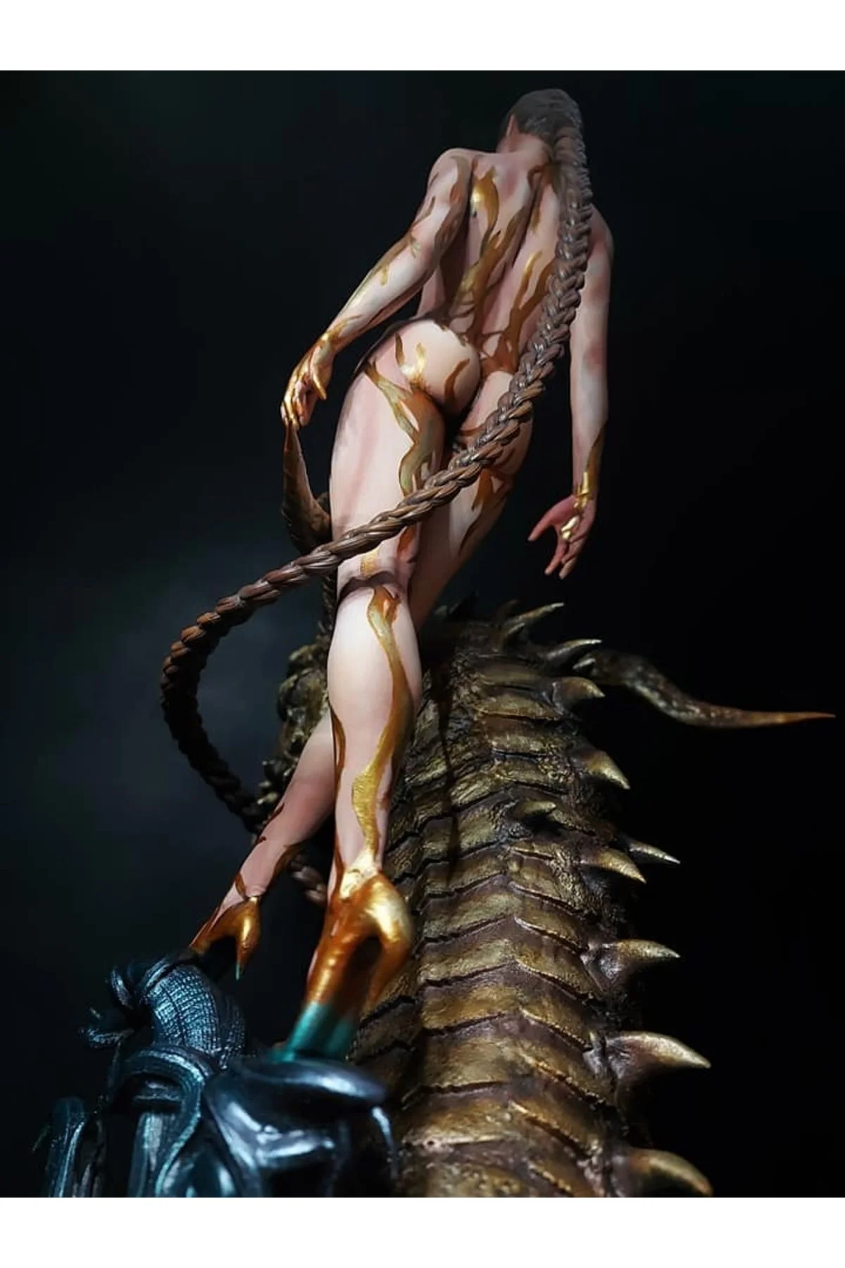 Angelina Jolie Grandel's Mother Beowulf Boyalı Figür 30 Cm (dev Boy)