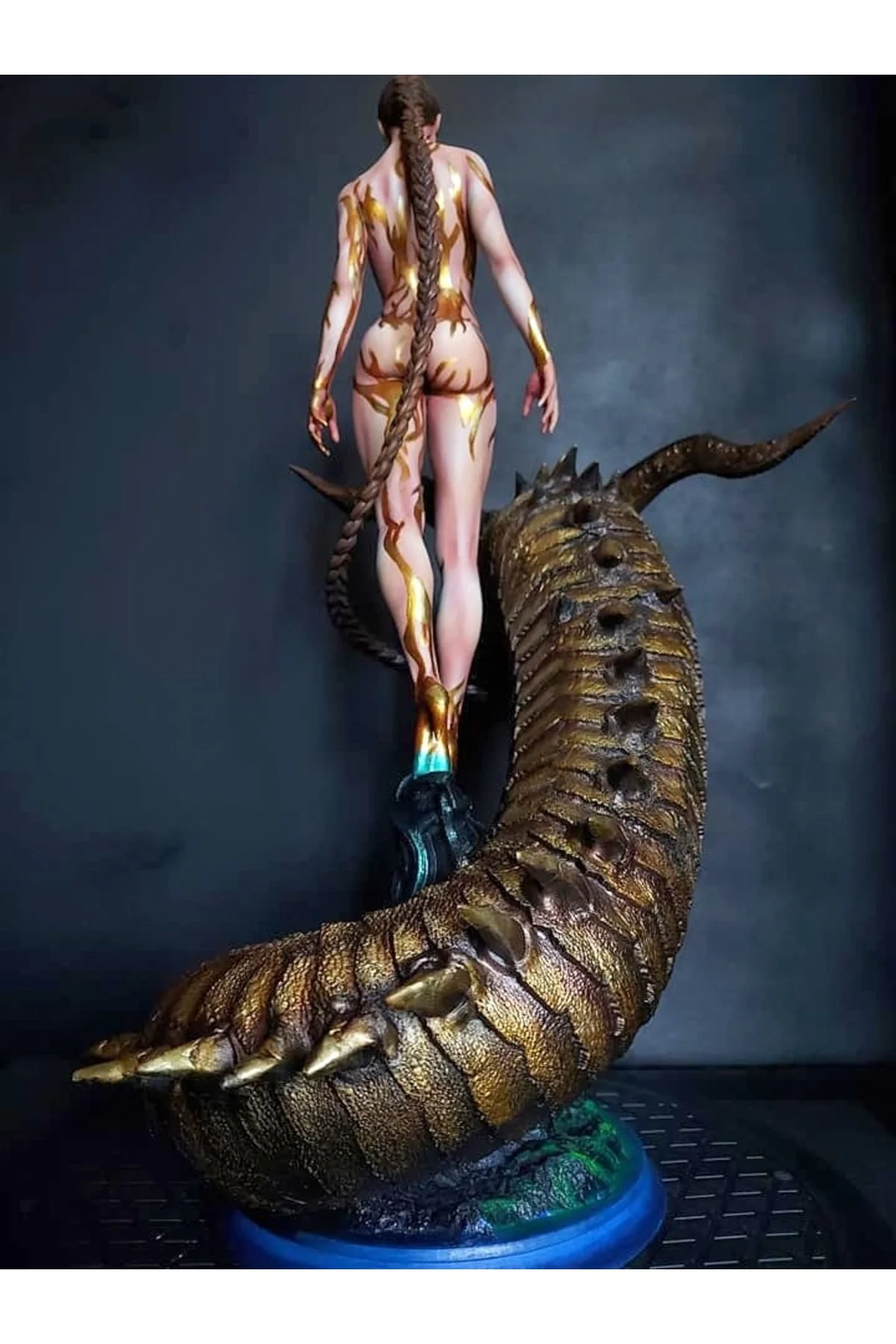 Angelina Jolie Grandel's Mother Beowulf Boyalı Figür 30 Cm (dev Boy)