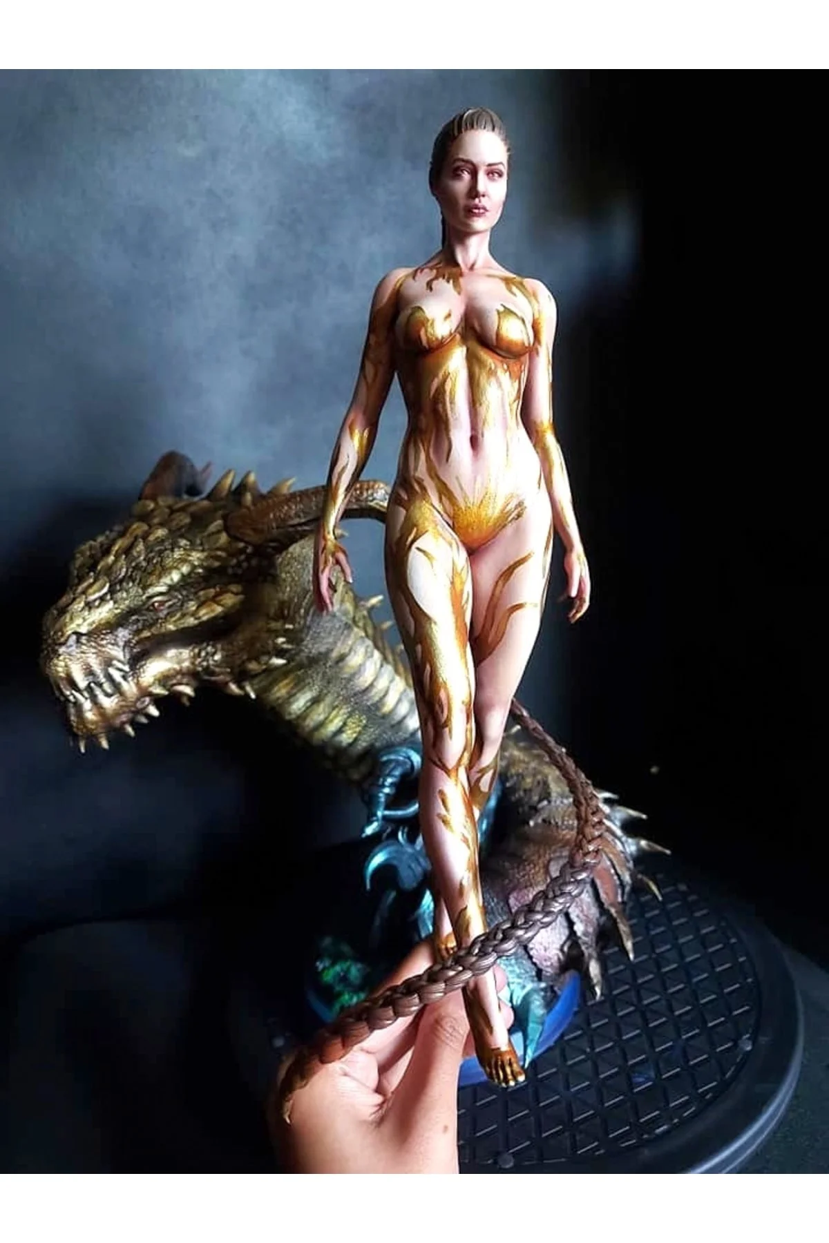 Angelina Jolie Grandel's Mother Beowulf Boyalı Figür 30 Cm (dev Boy)