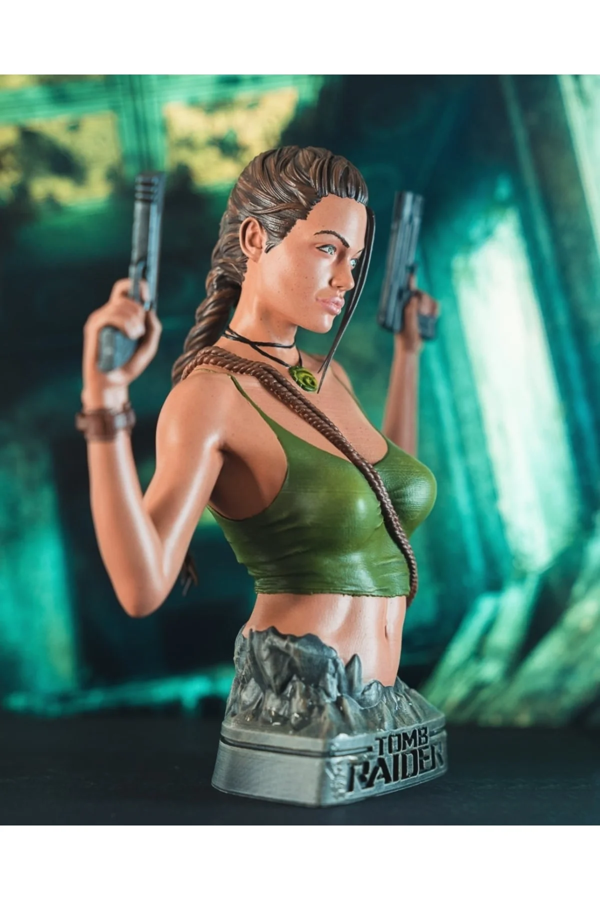 Angelina Jolie Tomb Rider Boyalı Büst 15 cm