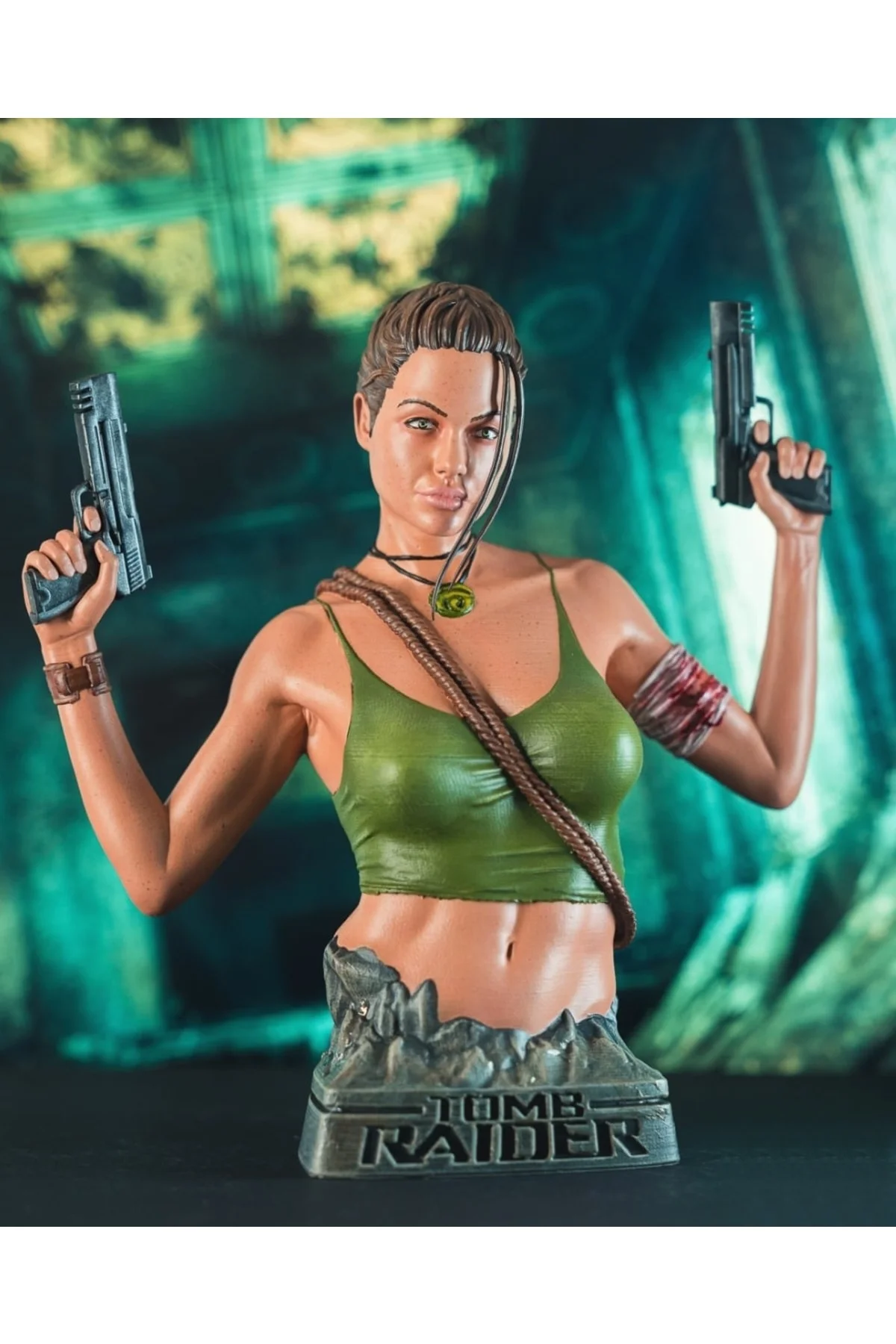 Angelina Jolie Tomb Rider Boyalı Büst 15 cm