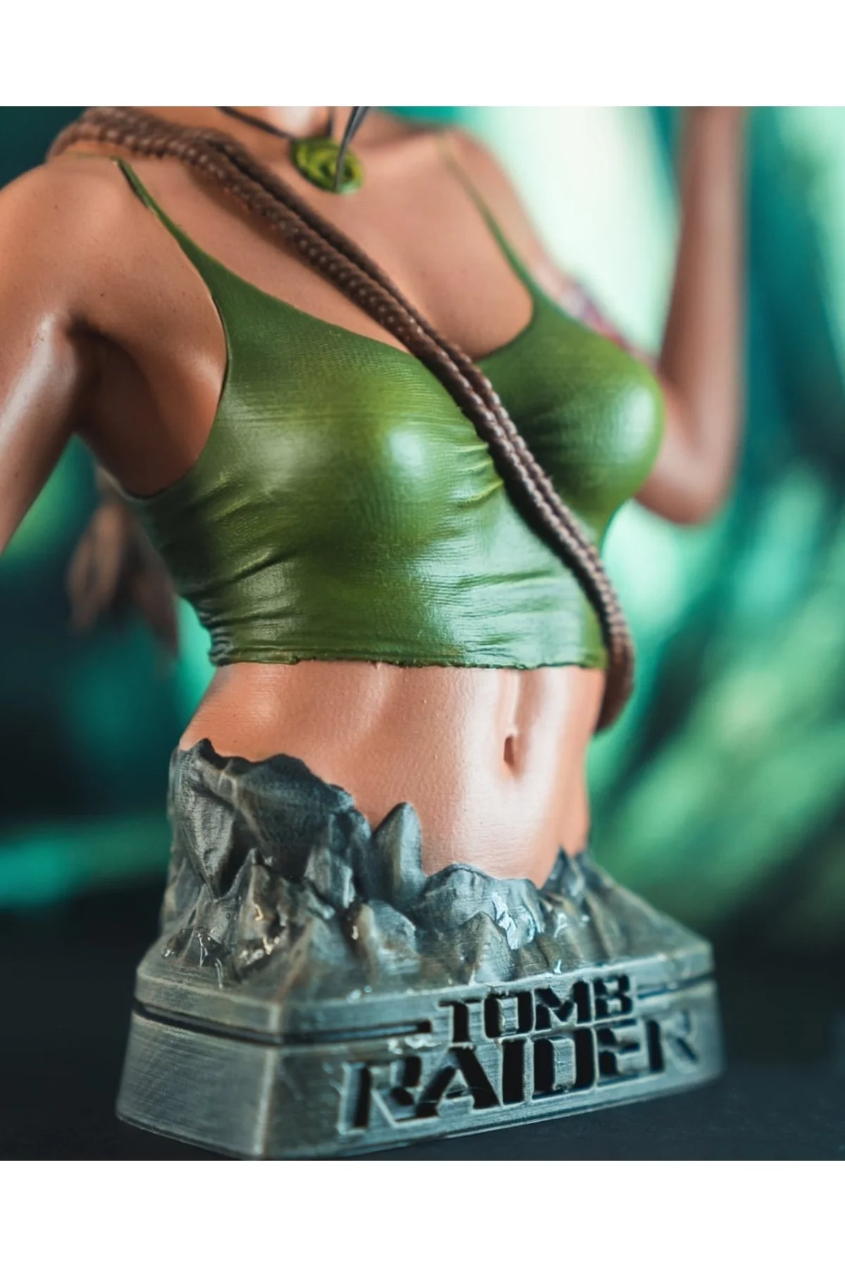 Angelina Jolie Tomb Rider Boyalı Büst 15 cm