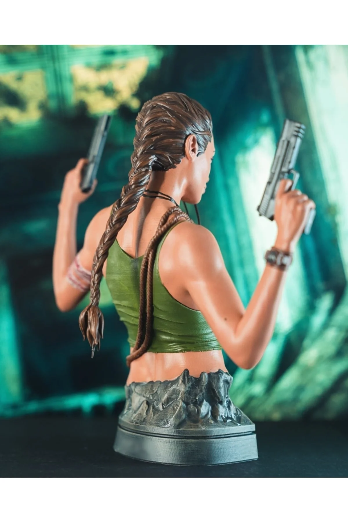 Angelina Jolie Tomb Rider Boyalı Büst 15 cm