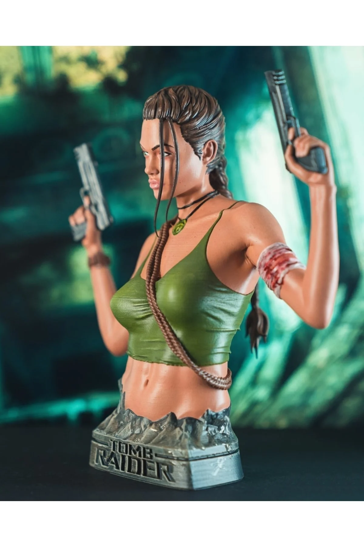 Angelina Jolie Tomb Rider Boyalı Büst 15 cm