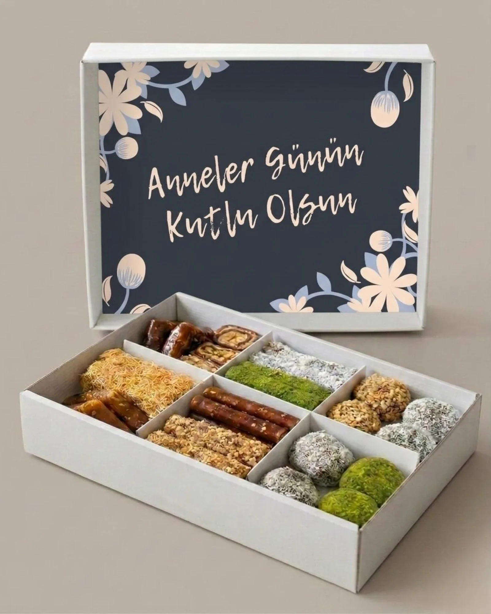 Anneler Gününe Özel Hediyelik Tatlı Paketi Anneler Gününe Özel Hediyelik Tatlı Paketi