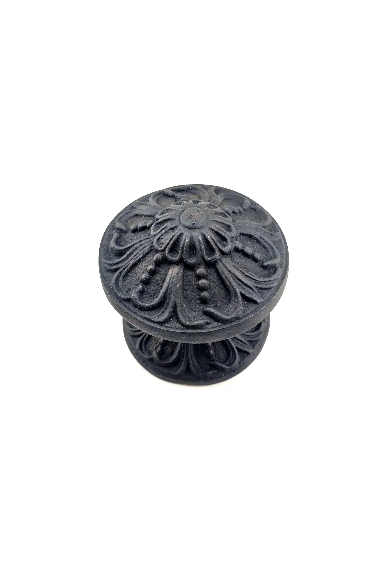 Antika Tarz Dekoratif Pirinç Çiçekli Kapı Tokmağı - 80 mm Çap, Oksit