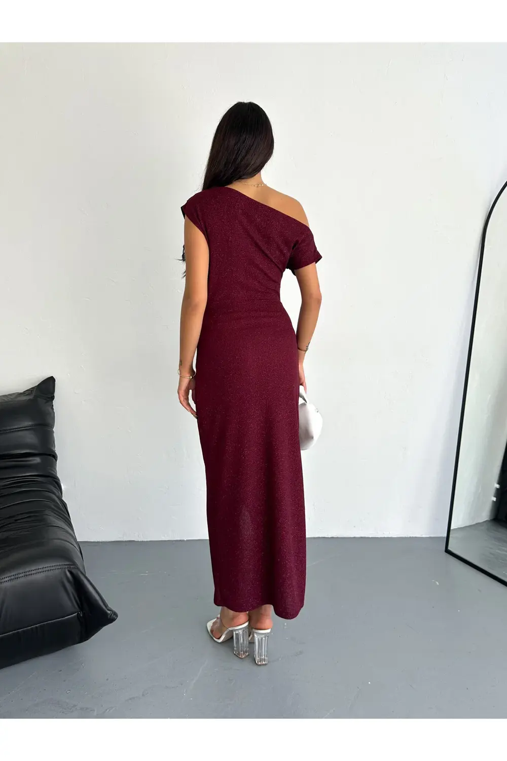 Fiolin Anvelop Asimetrik Omuz Bordo Simli Elbise