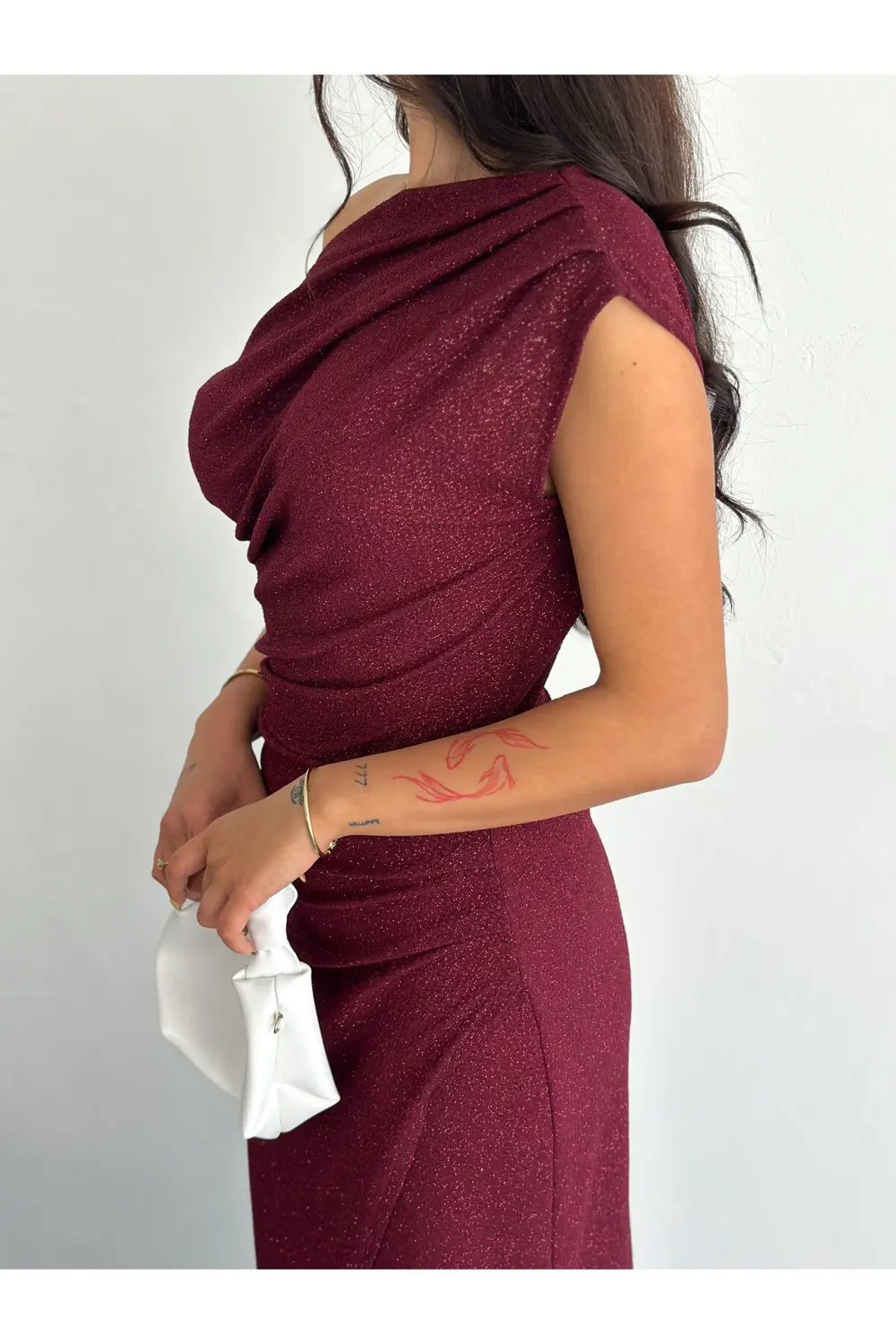 Anvelop Asimetrik Omuz Bordo Simli Elbise