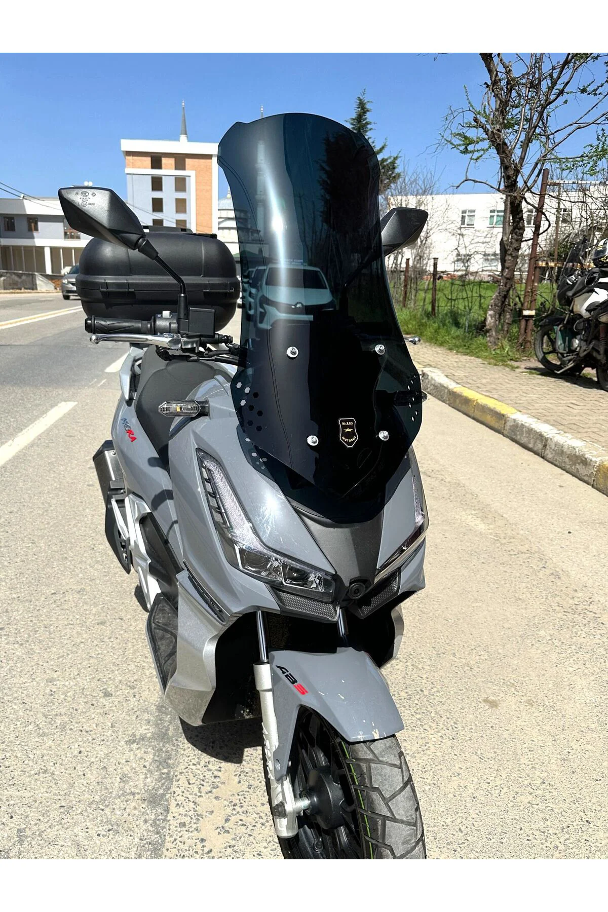 Apache Ventro 150 Ön Cam 2022-2026 Model 75cm Siyah Renkli 4mm UZ