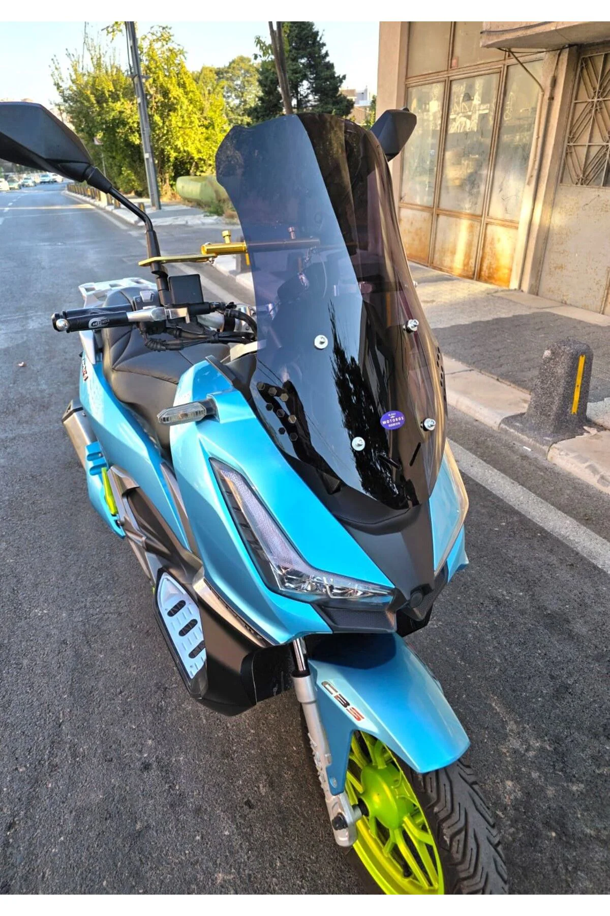 Apache Ventro 150 Ön Cam 2022-2026 Model 55cm Siyah Renkli 4mm KI