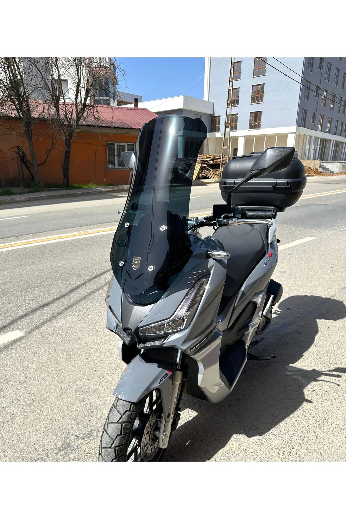 Apache Ventro 150 Ön Cam 2022-2026 Model 75cm Siyah Renkli 4mm UZ
