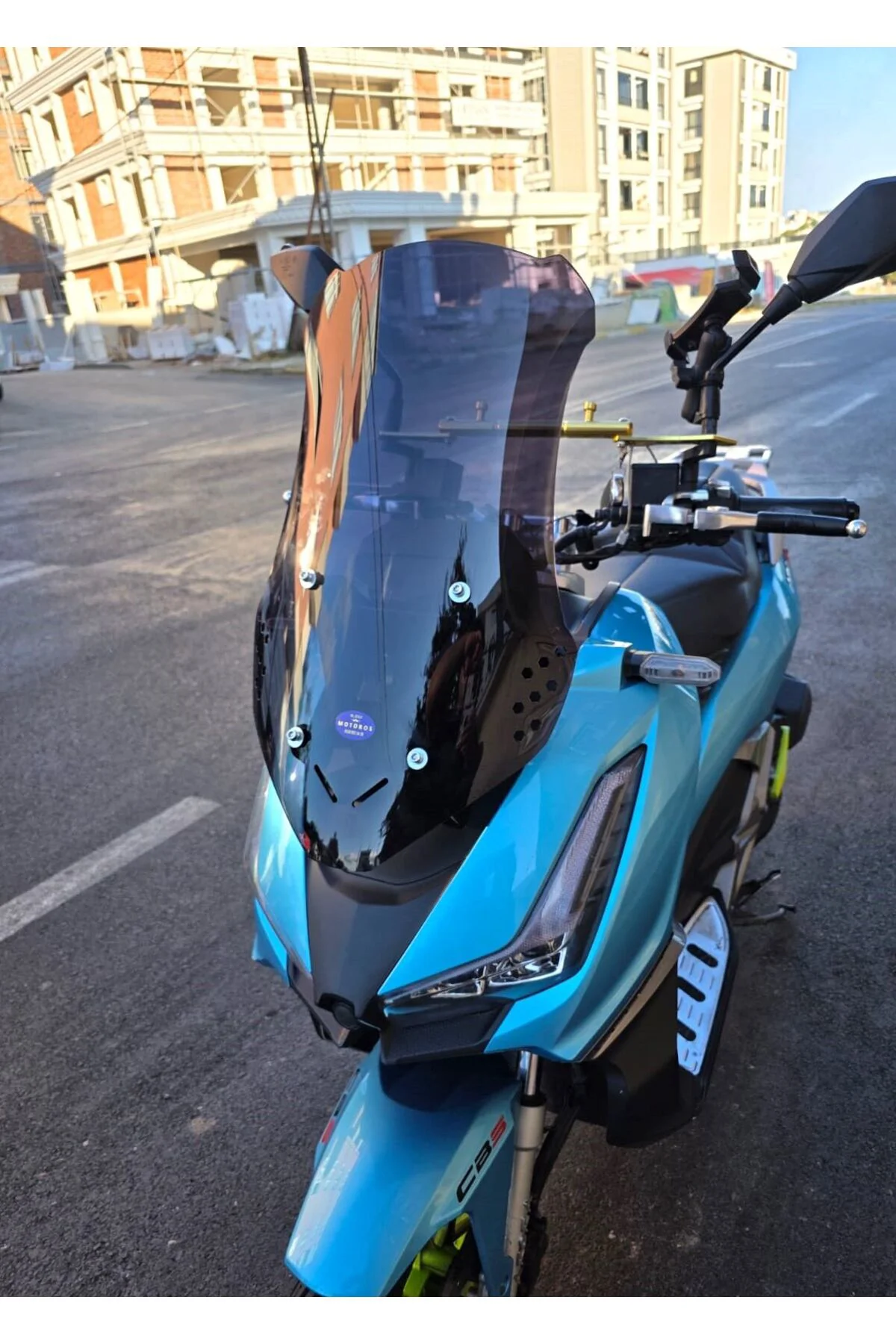 Apache Ventro 150 Ön Cam 2022-2026 Model 55cm Siyah Renkli 4mm KI