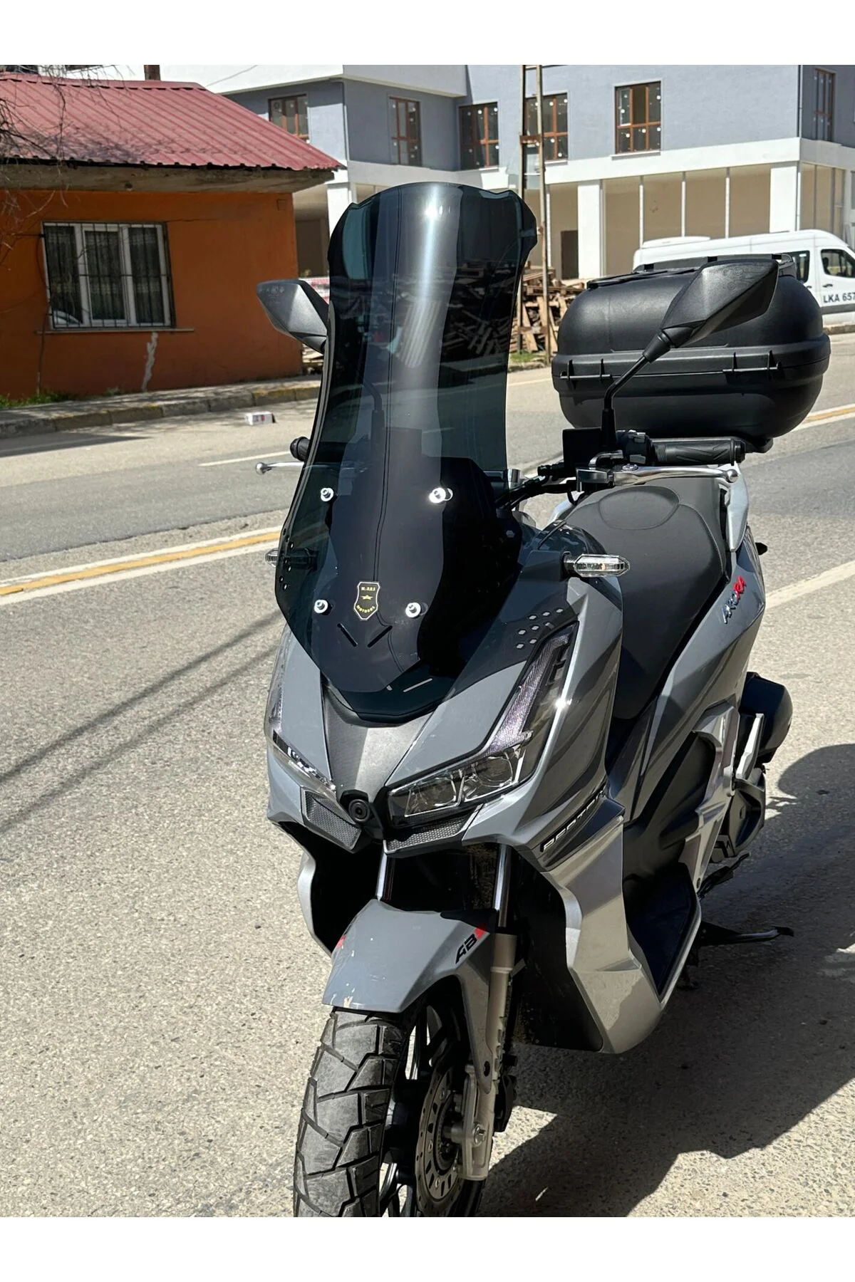 Apache Ventro 150 Ön Cam 2022-2026 Model 65cm Siyah Renkli 4mm OR