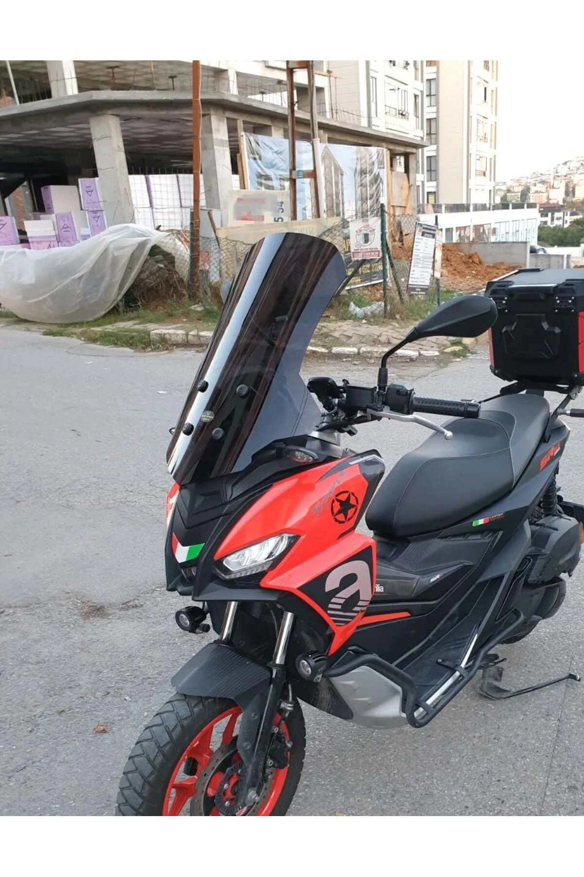 Aprilia SR GT 125 Ön Cam 2021-2026 Model 58cm Siyah Renkli 4mm