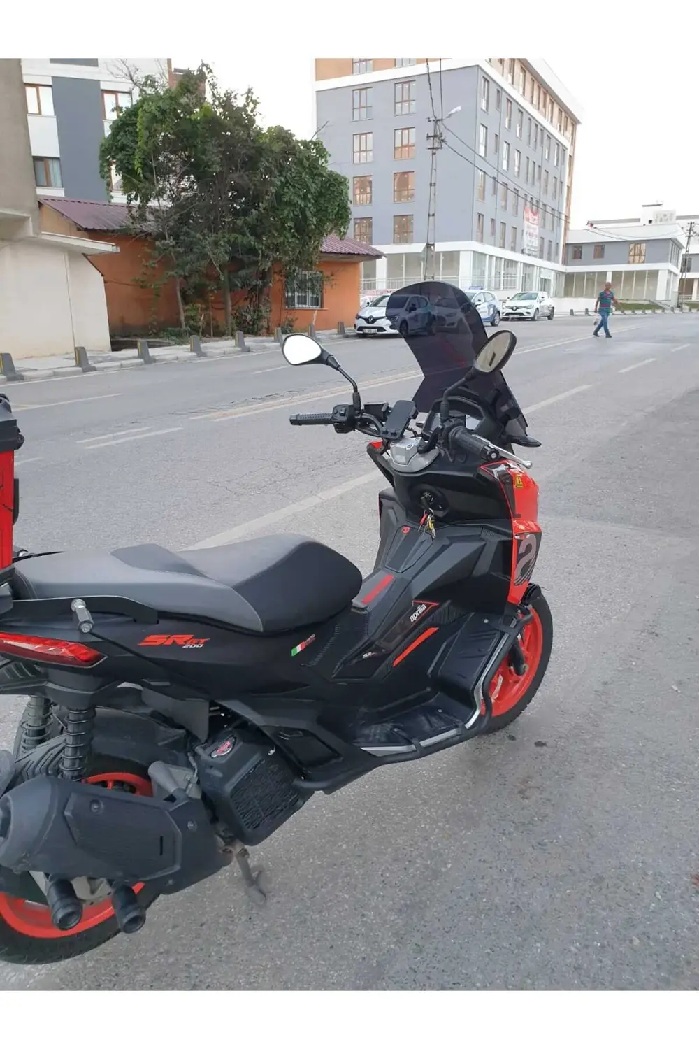 Aprilia SR GT 200 Ön Cam 2021 2024 Model 58cm Siyah Renkli 4mm