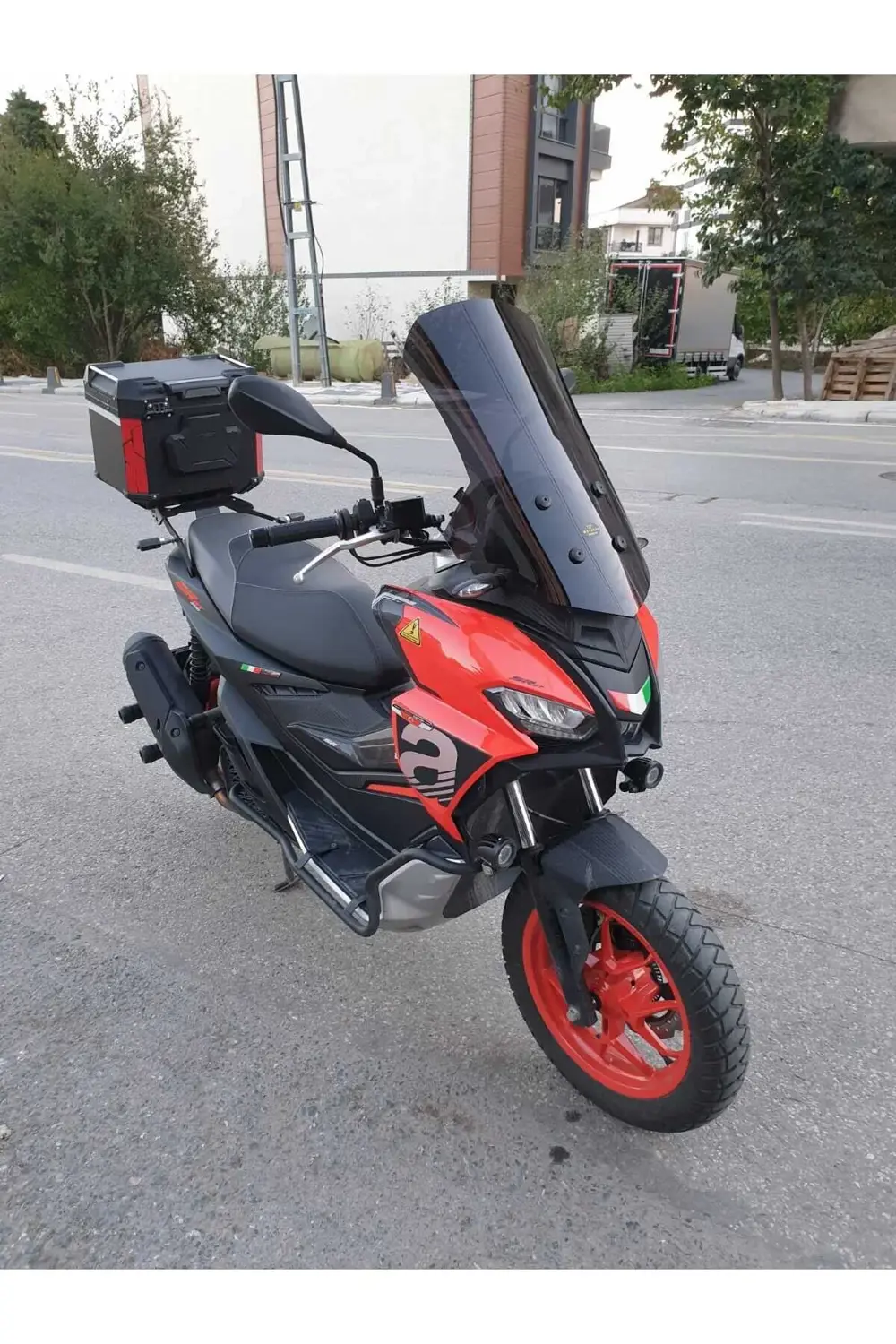Aprilia SR GT 200 Ön Cam 2021 2024 Model 58cm Siyah Renkli 4mm