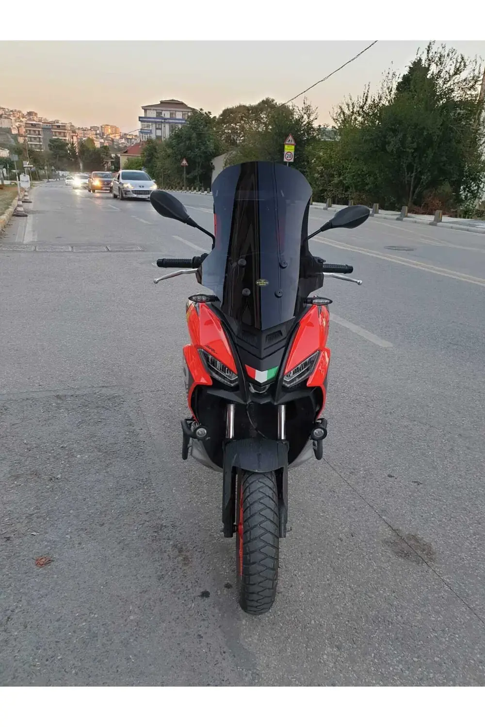 Aprilia SR GT 200 Ön Cam 2021 2024 Model 58cm Siyah Renkli 4mm