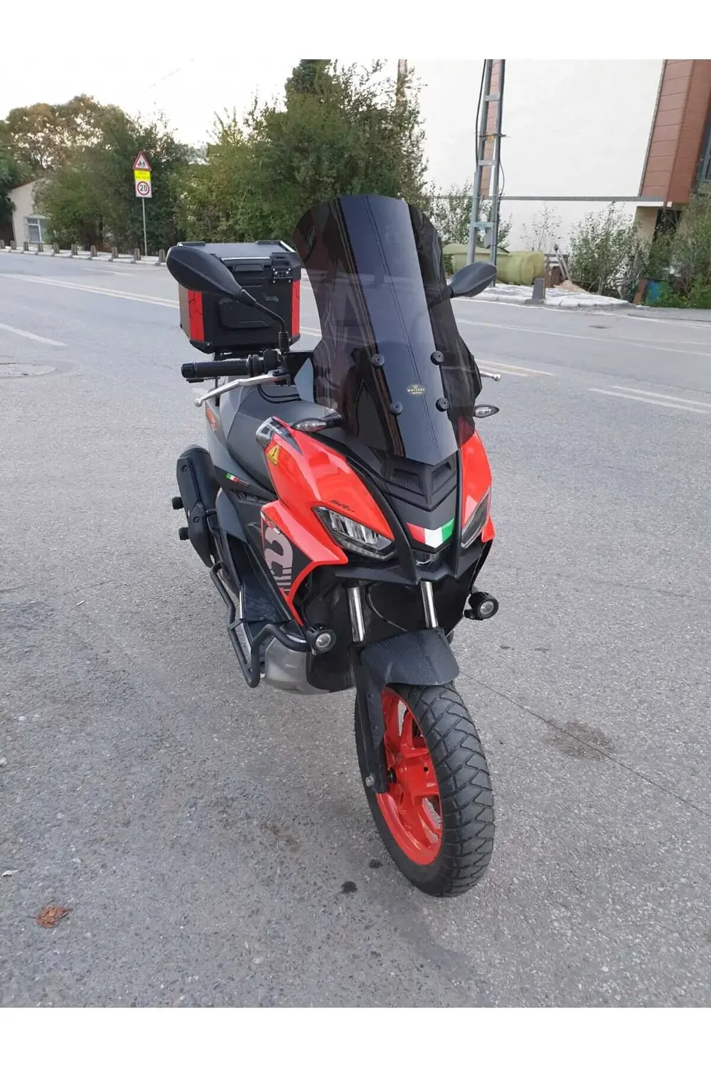 Aprilia SR GT 200 Ön Cam 2021 2024 Model 58cm Siyah Renkli 4mm