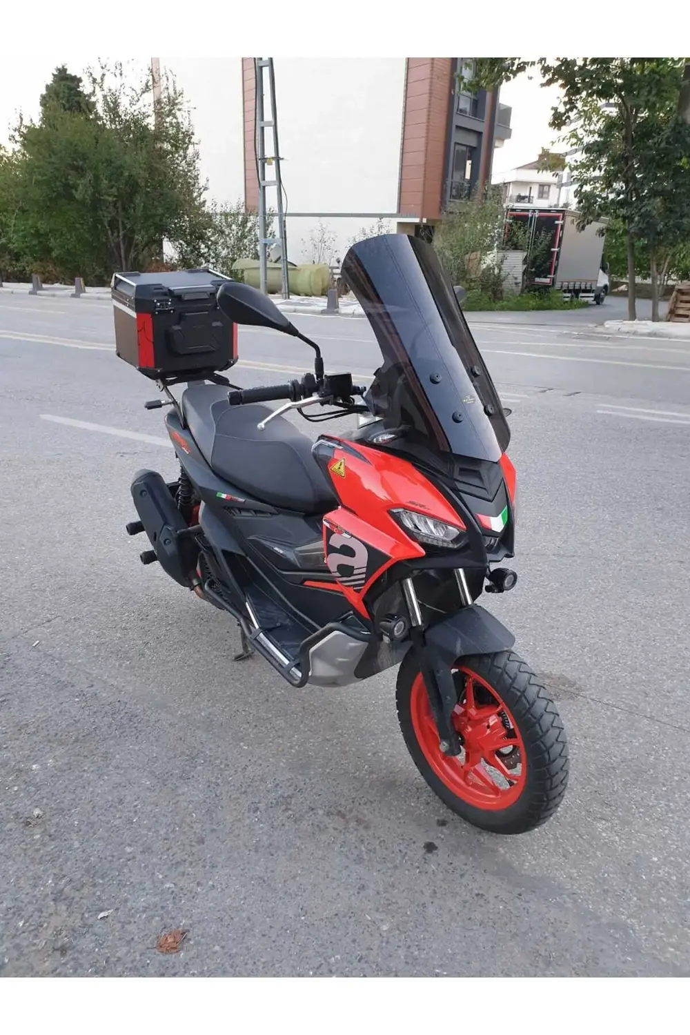 Aprilia SR GT 200 Ön Cam 2021 2024 Model 58cm Siyah Renkli 4mm
