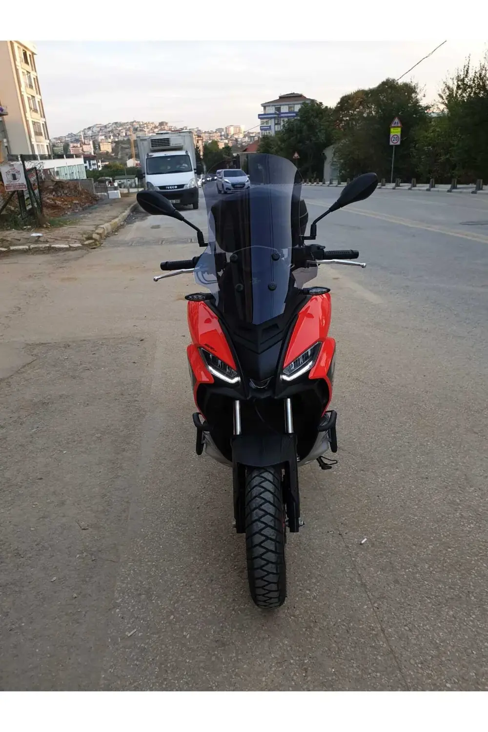 Aprilia SR GT 200 Ön Cam 2021 2024 Uyumlu Model 58cm Açıkfüme Ren
