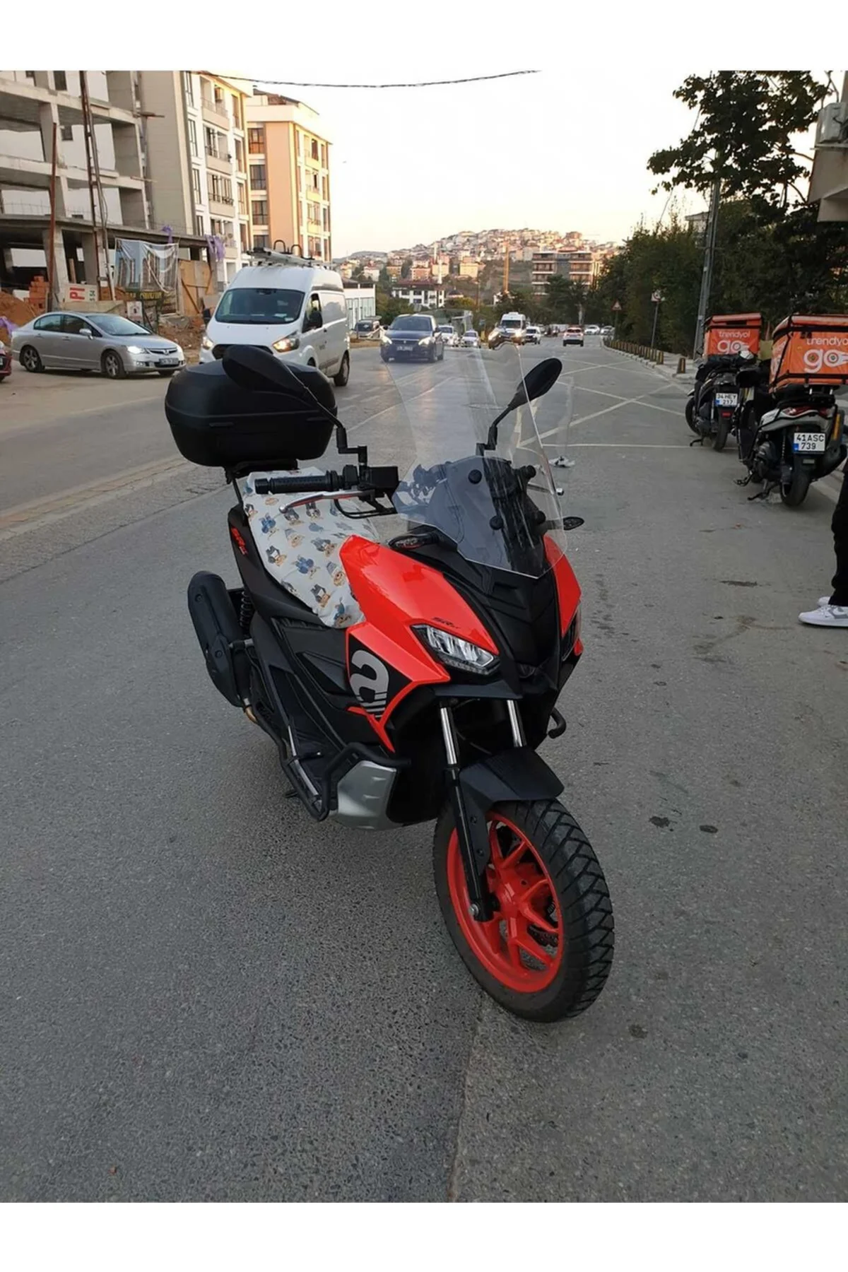 Aprilia SR GT 200 Ön Cam 2021-2025 Model 58cm Şeffaf Renkli 4mm Aprilia SR GT 200 Ön Cam 2021-2025 Model 58cm Şeffaf Renkli 4mm