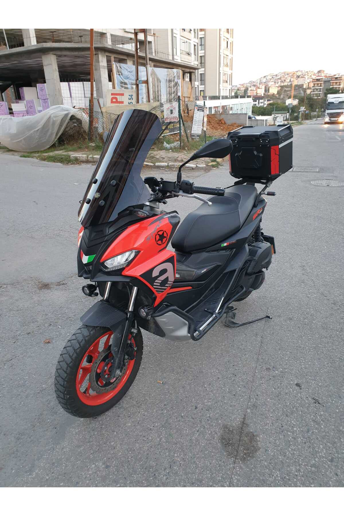 Motocam Aprilia Sr Gt 200 Ön Cam 2021 2024 Model 58Cm Siyah Renkli 4Mm