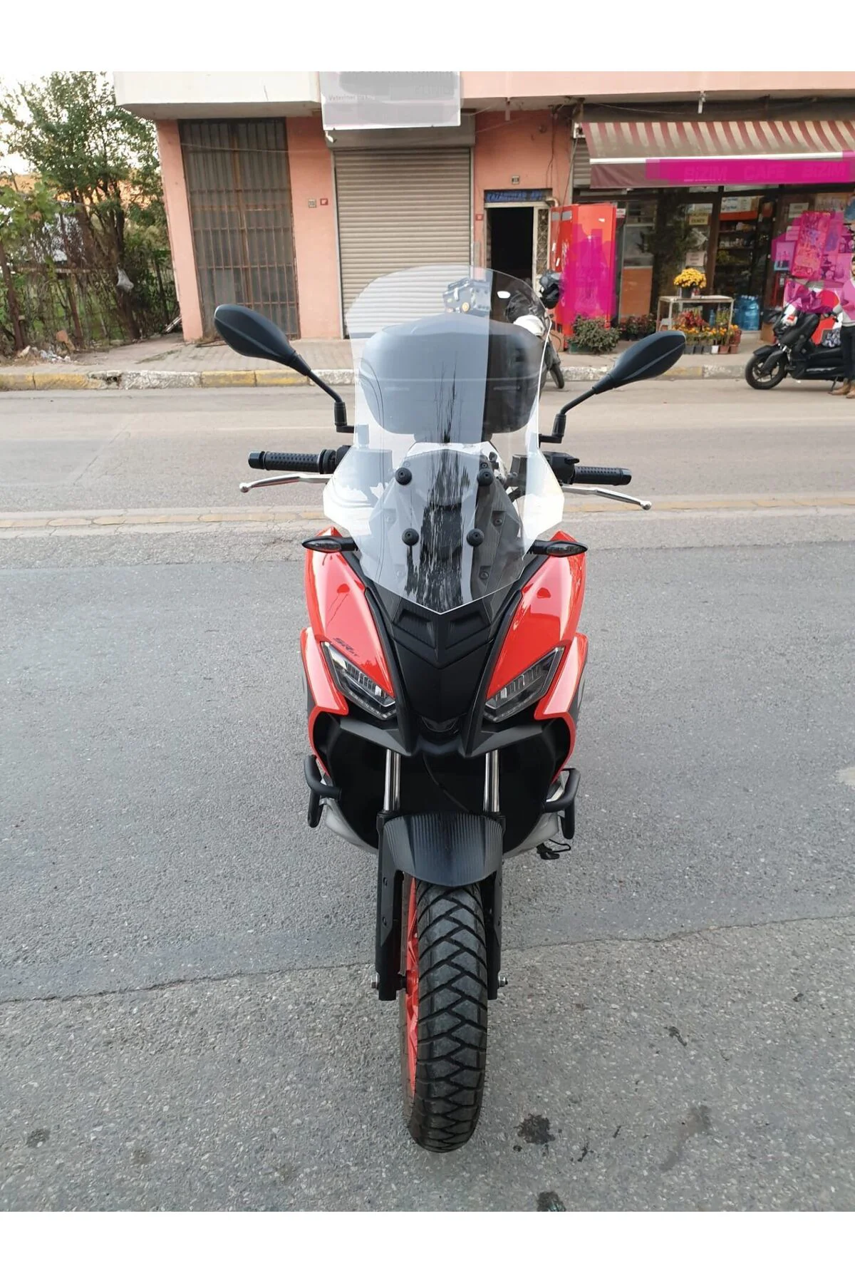 Aprilia SR GT 200 Ön Cam 2021-2026 Model 58cm Şeffaf Renkli 4mm