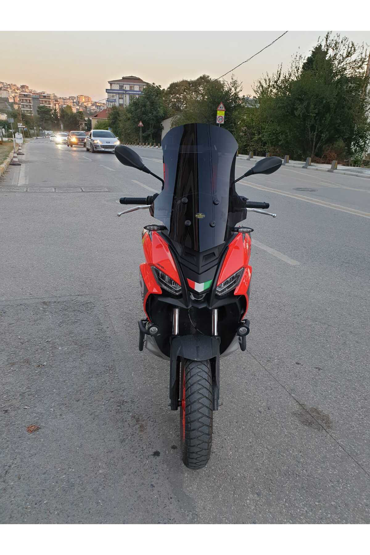 Motocam Aprilia Sr Gt 200 Ön Cam 2021 2024 Model 58Cm Siyah Renkli 4Mm