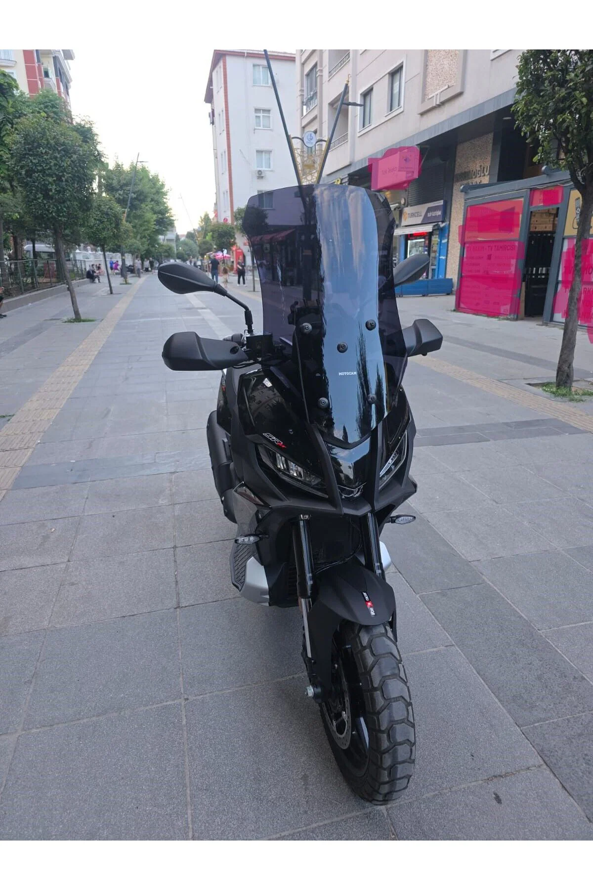 Aprilia SR GT 400 Ön Cam 2025-2026 Model 63cm Siyah Renkli 4mm