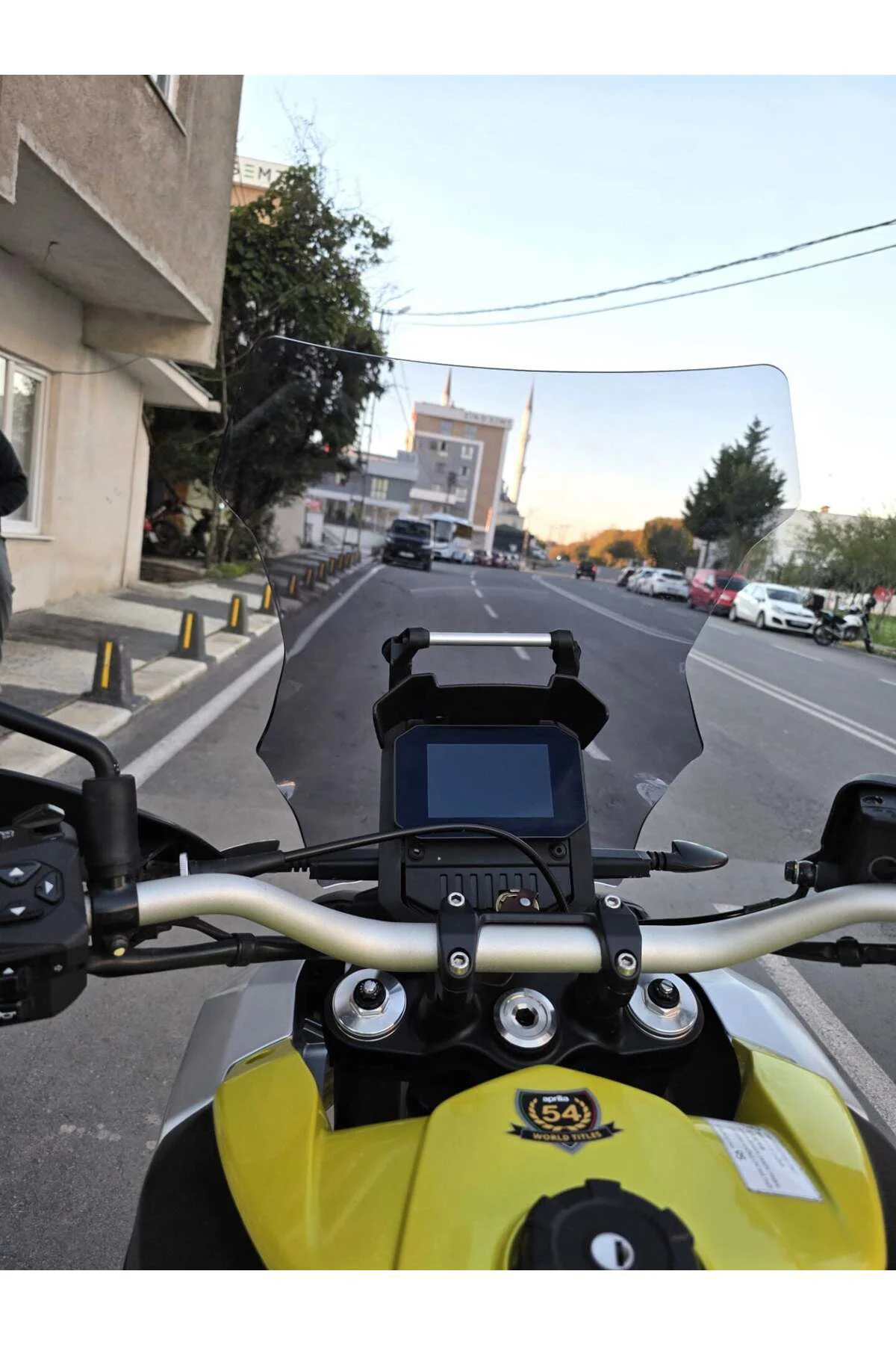 Aprilia Tuareg 660 Ön Cam 2022-2026 Model 58cm Füme Renkli 4mm