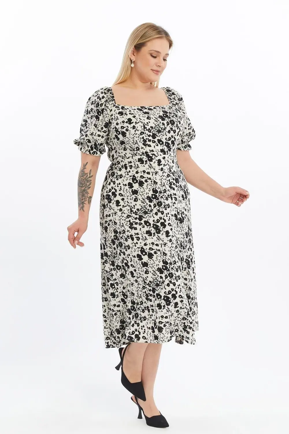 Apsen  Kadın Bej Kare Yaka Önden Yırtmaçlı Kol Detaylı Empirme Vis