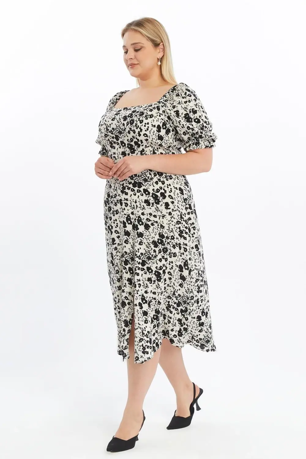 Apsen  Kadın Bej Kare Yaka Önden Yırtmaçlı Kol Detaylı Empirme Vis