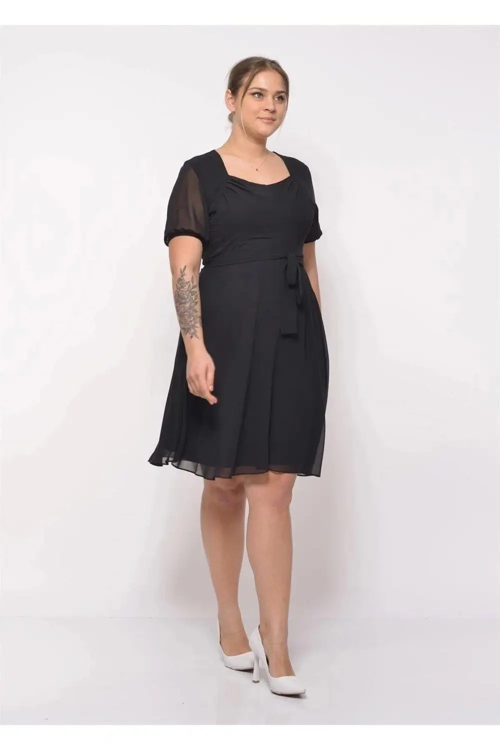 Apsen  Kadın Siyah Kare Yaka Pile Detaylı Kısa Kol Midi Boy Şifon