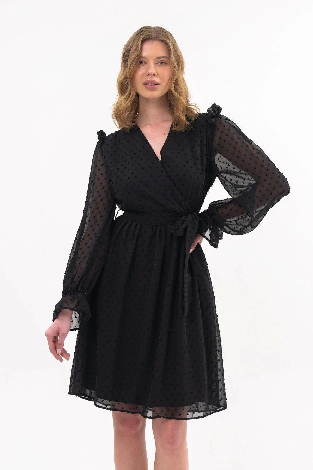 Apsen Kadın Siyah Kuşak Bağlama Detaylı Kruvaze Yaka Tüllü Elbise