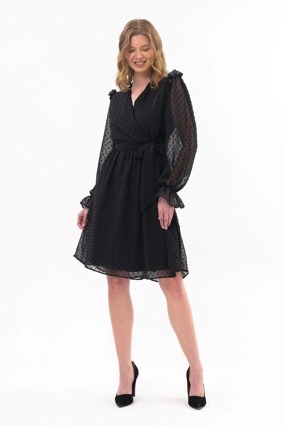 Apsen Kadın Siyah Kuşak Bağlama Detaylı Kruvaze Yaka Tüllü Elbise