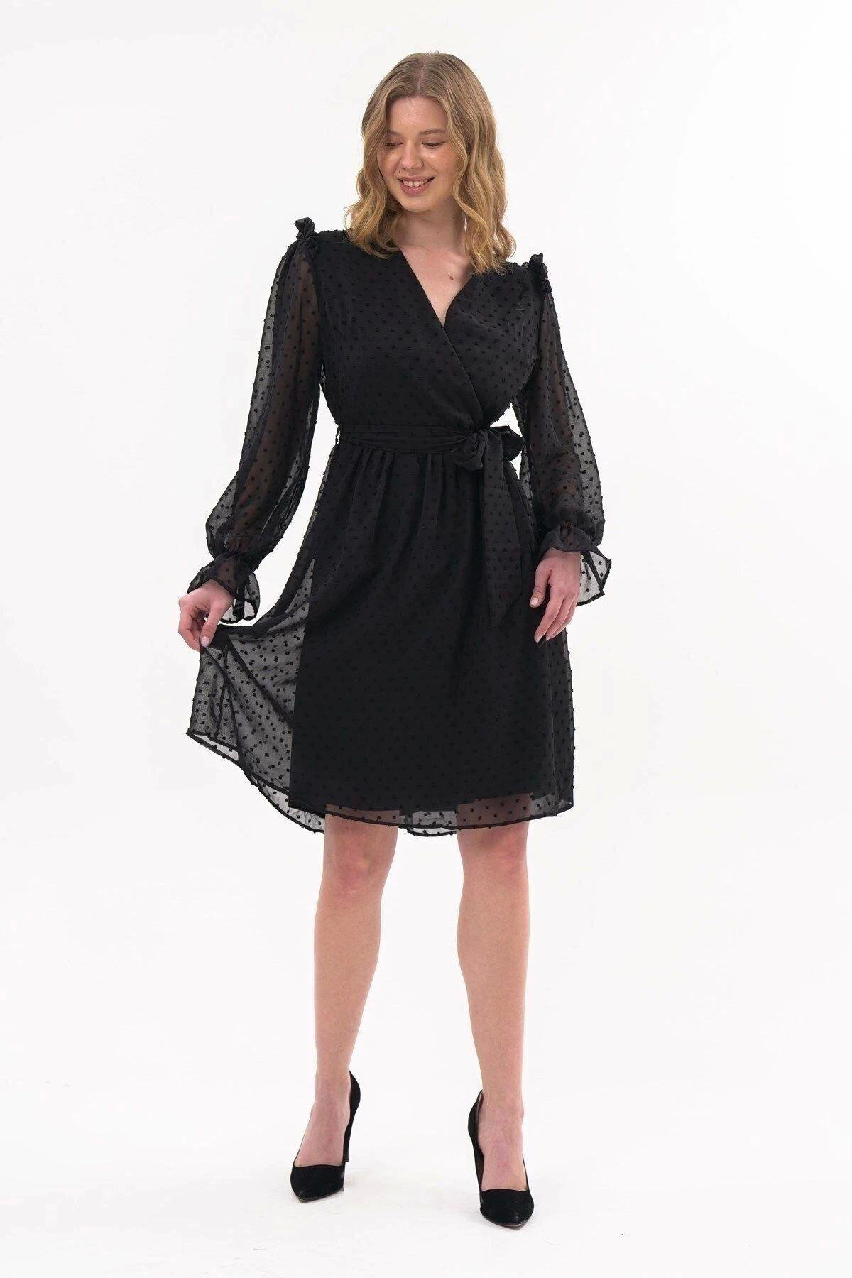 Apsen Kadın Siyah Kuşak Bağlama Detaylı Kruvaze Yaka Tüllü Elbise