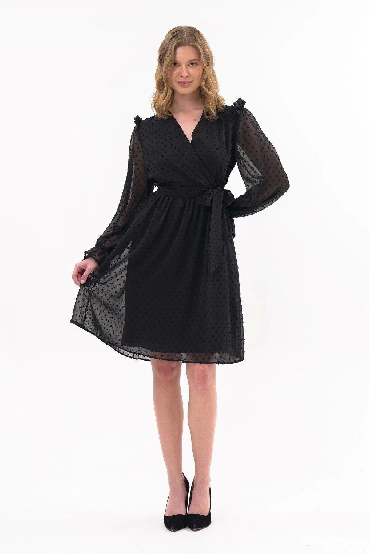 Apsen Kadın Siyah Kuşak Bağlama Detaylı Kruvaze Yaka Tüllü Elbise