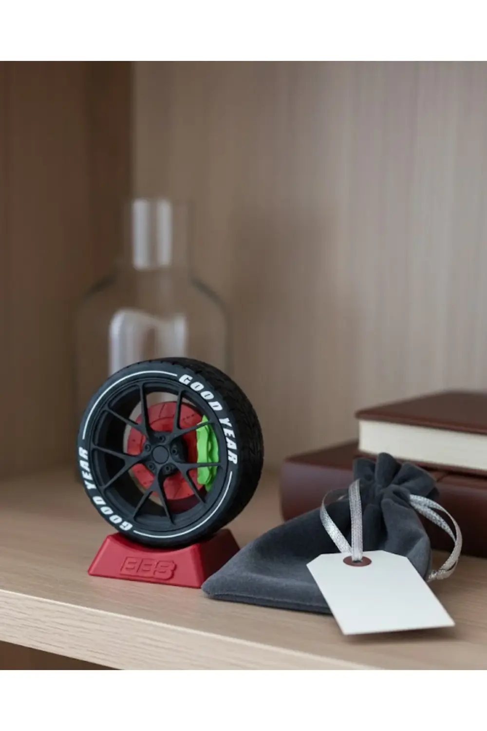 Araba Tutkunlarına Özel Jant Tasarımlı Ofis Masa Dekoru