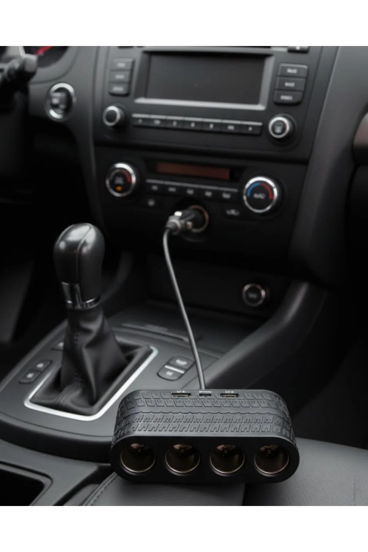 Araçlar İçin 4’Lü Çakmak Çoklayıcı Type C Usb Ve Koruma Sistemli