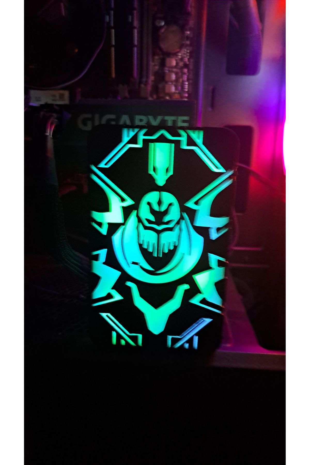 Arc - RGB ışıklı ekran kartı tutucu - Zed