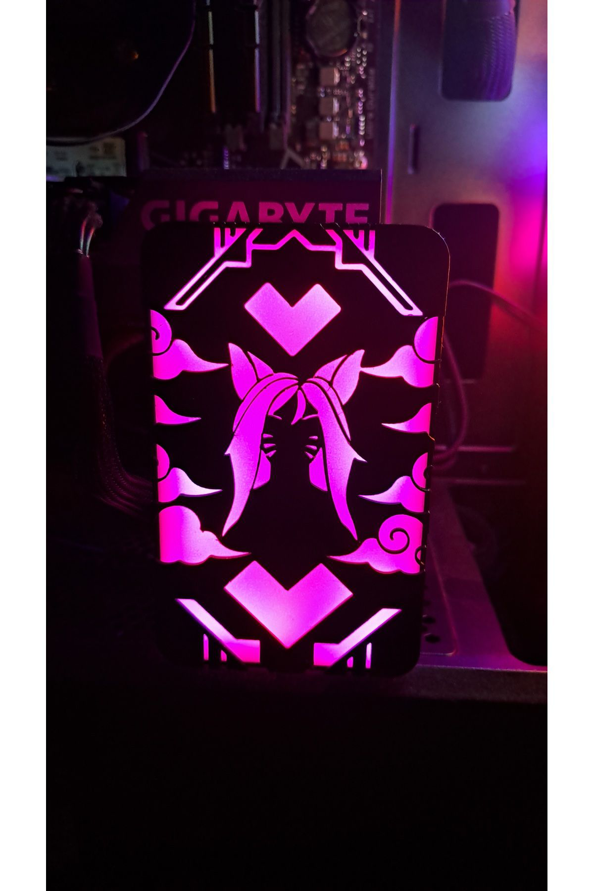 Arc - RGB ışıklı ekran kartı tutucu - Ahri