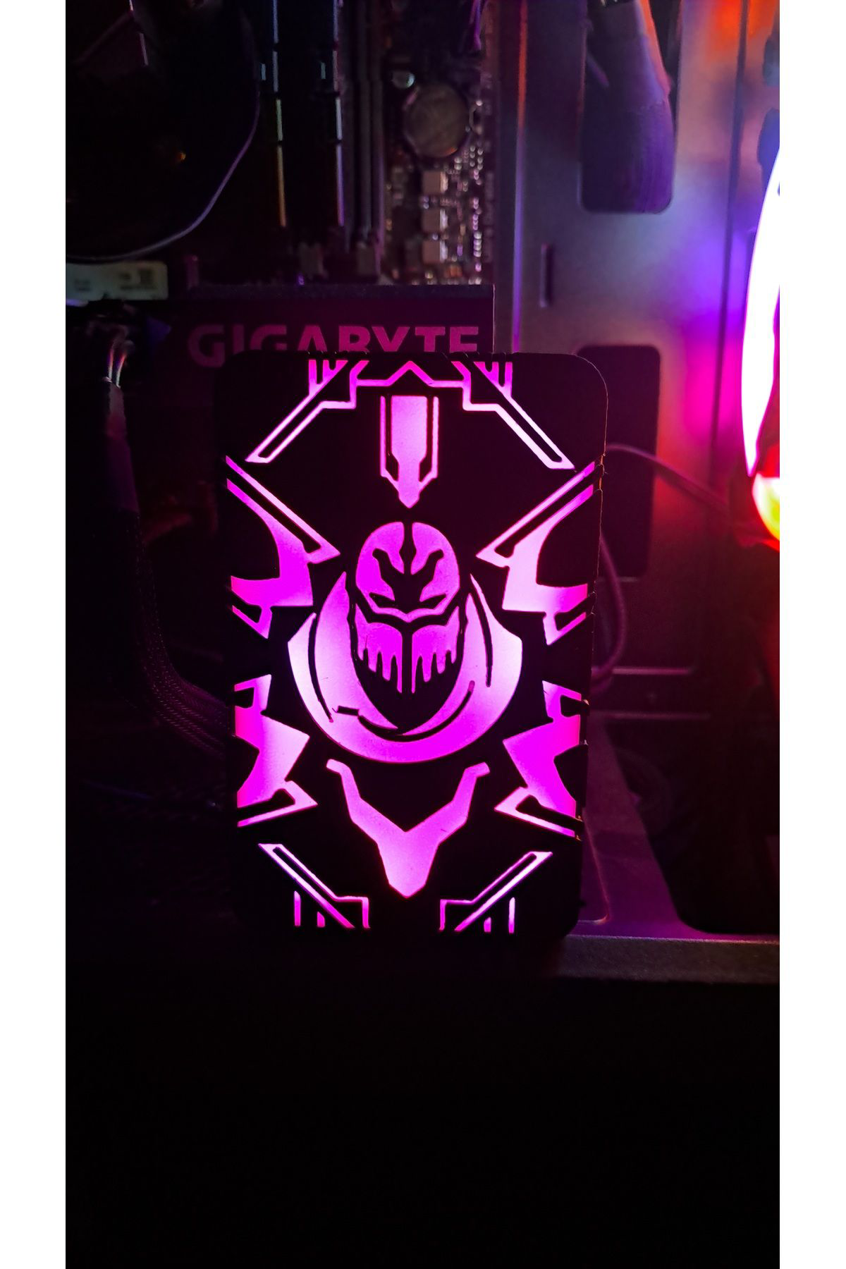 Arc - RGB ışıklı ekran kartı tutucu - Zed